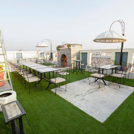 Hotel Sahibs Lighthouse - Swimming Pool 아그라 외부 사진
