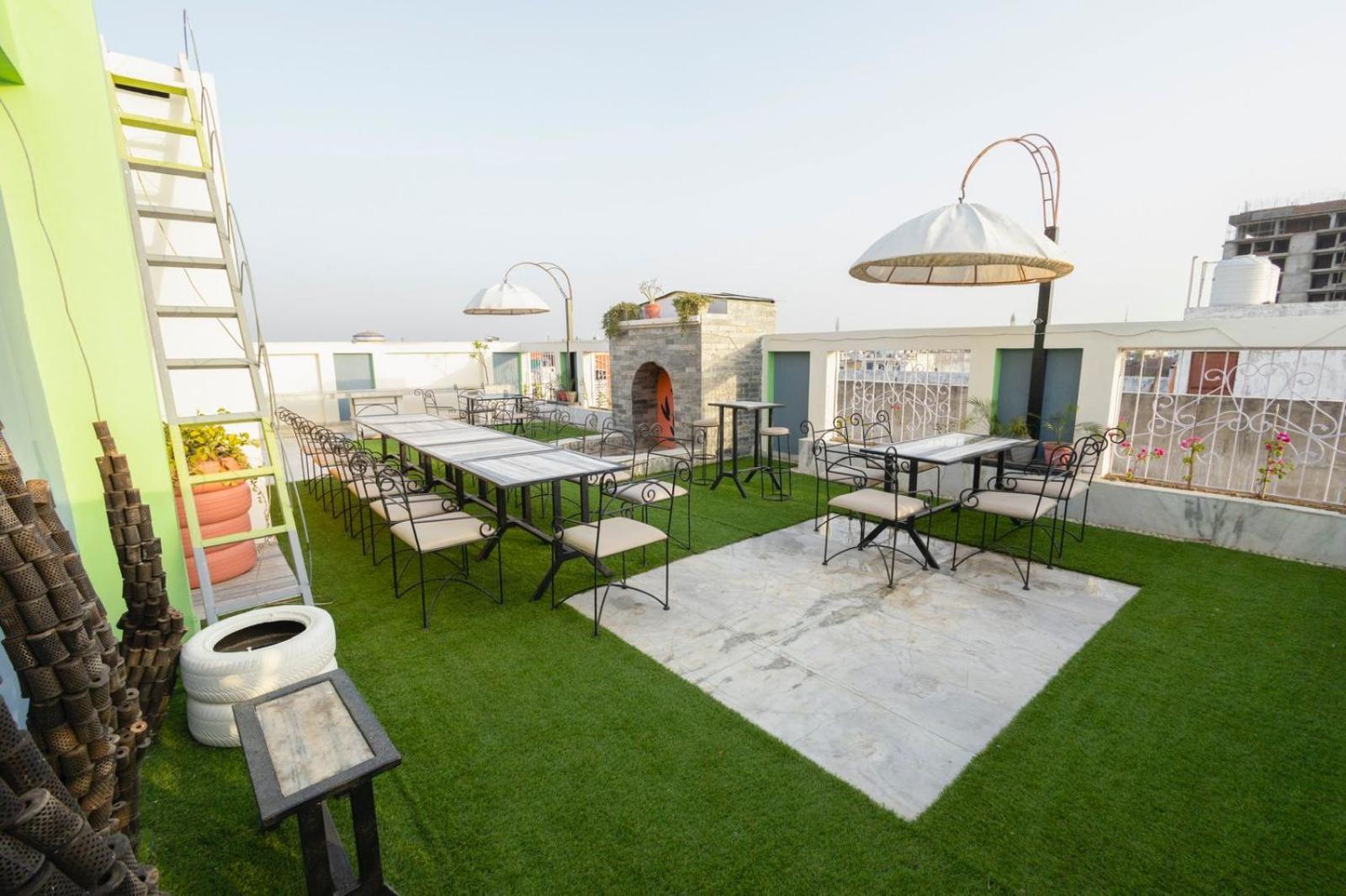 Hotel Sahibs Lighthouse - Swimming Pool 아그라 외부 사진