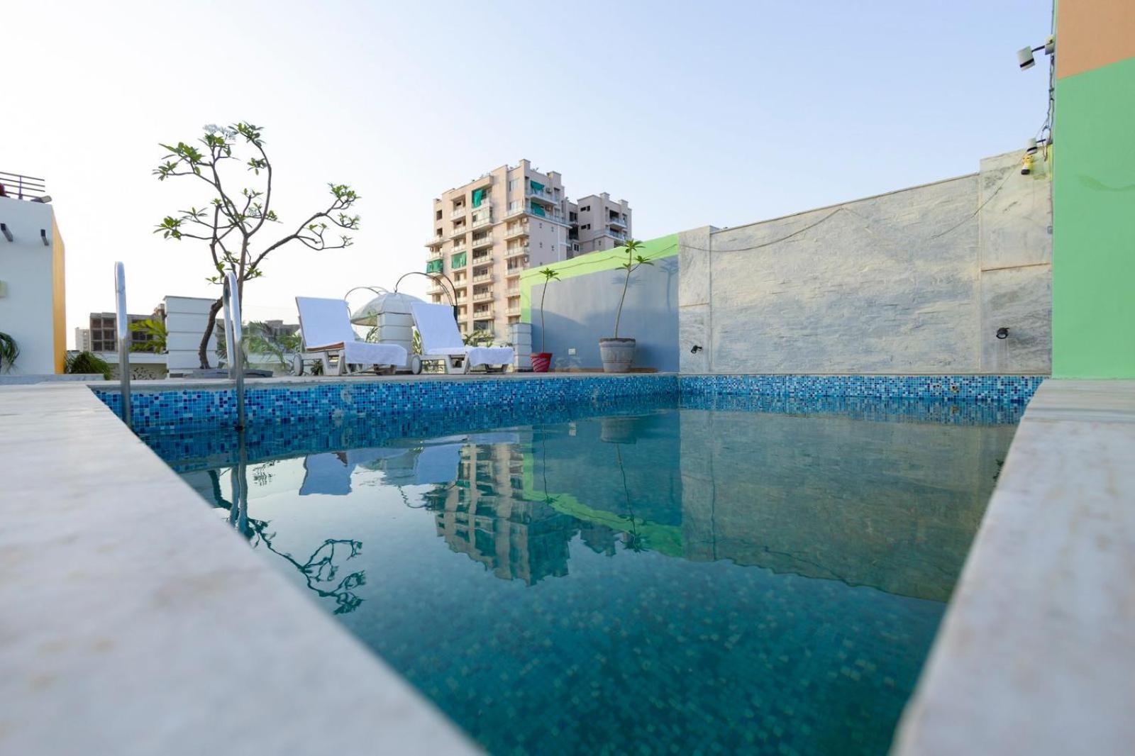Hotel Sahibs Lighthouse - Swimming Pool 아그라 외부 사진